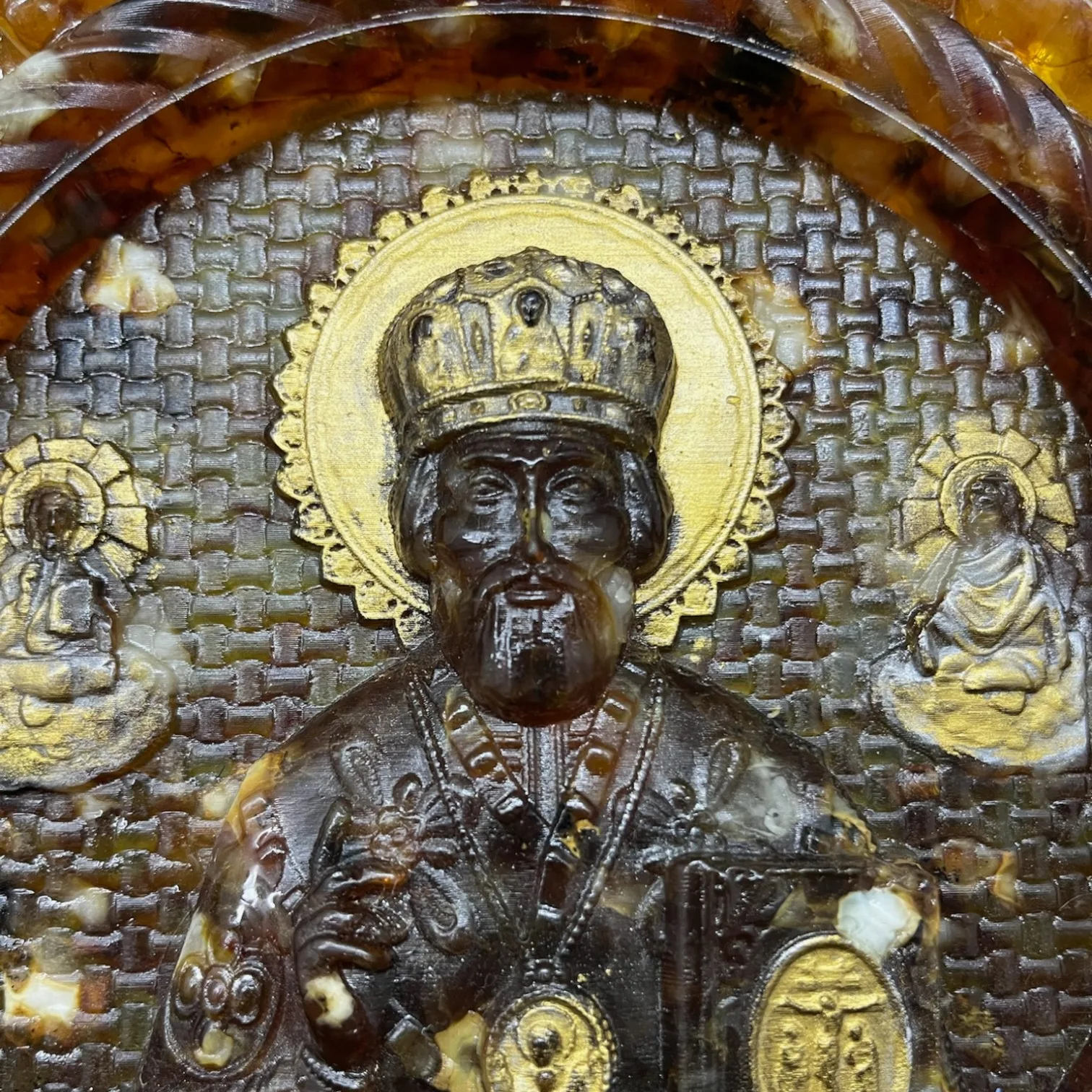 Ікона "Святий Миколай" з натурального бурштину й ручної позолоти.